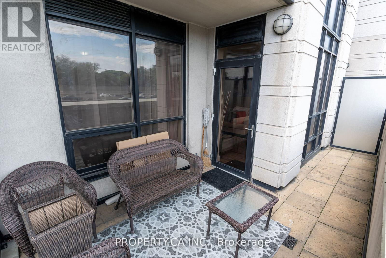 205 - 100 HARRISON GARDENS Image 32