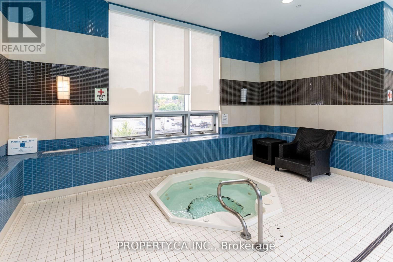 205 - 100 HARRISON GARDENS Image 35