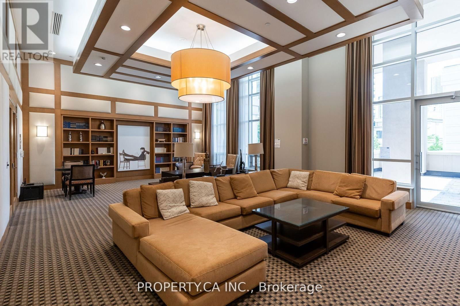 205 - 100 HARRISON GARDENS Image 38