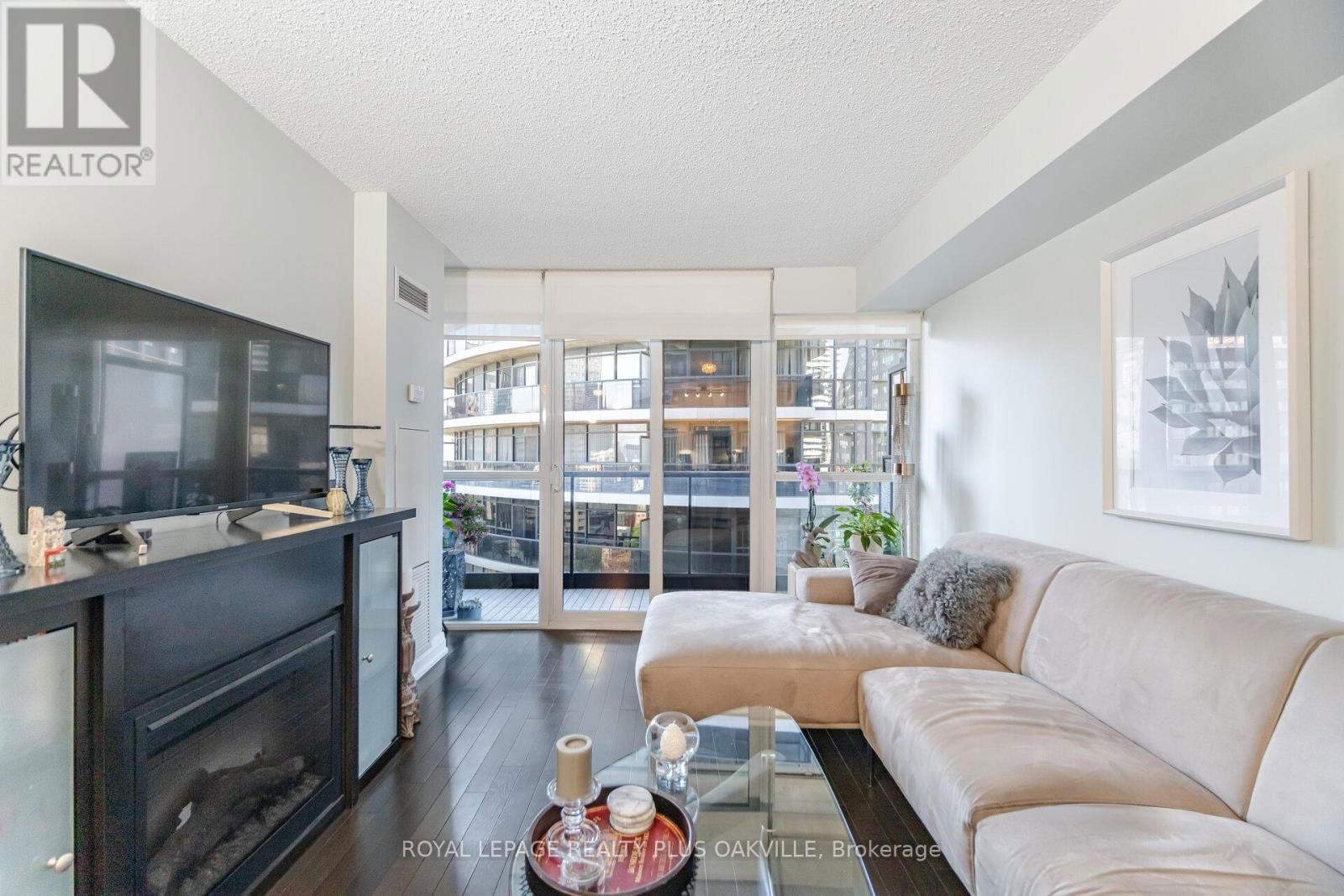 1506 - 25 CARLTON STREET Image 13