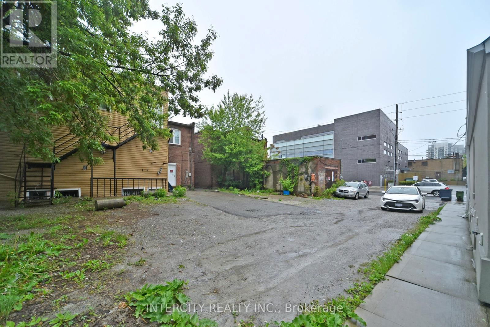 EGLINTON AVENUE WEST Image 11