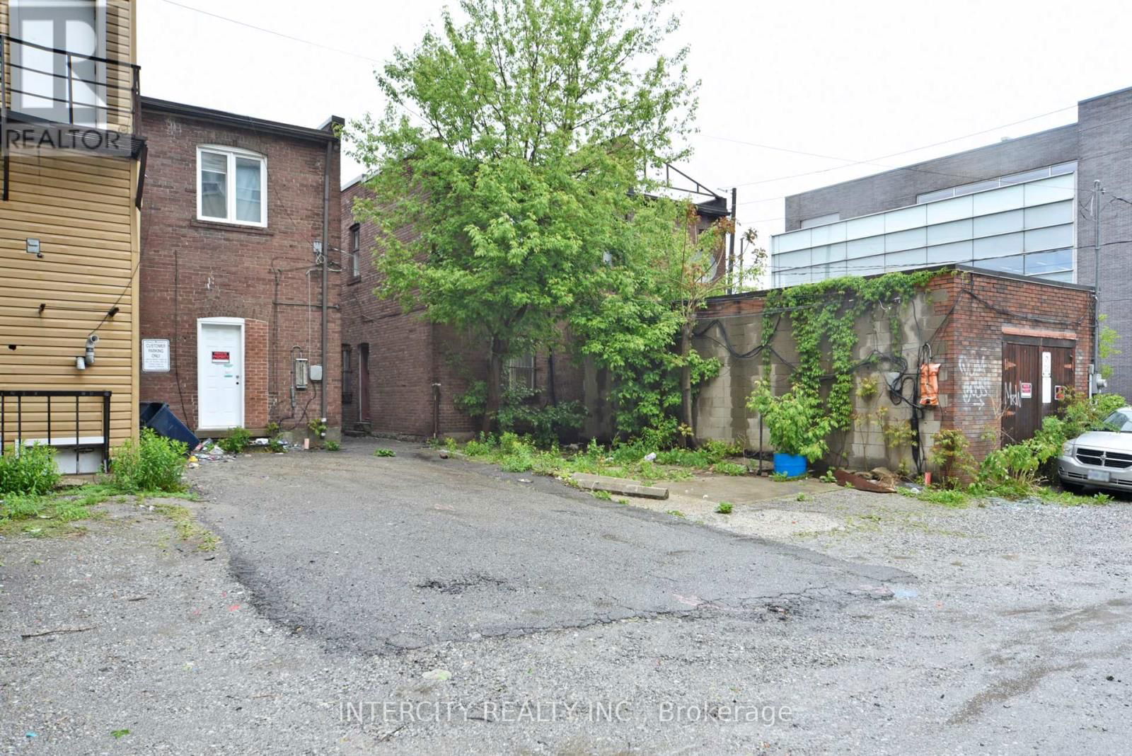 EGLINTON AVENUE WEST Image 12