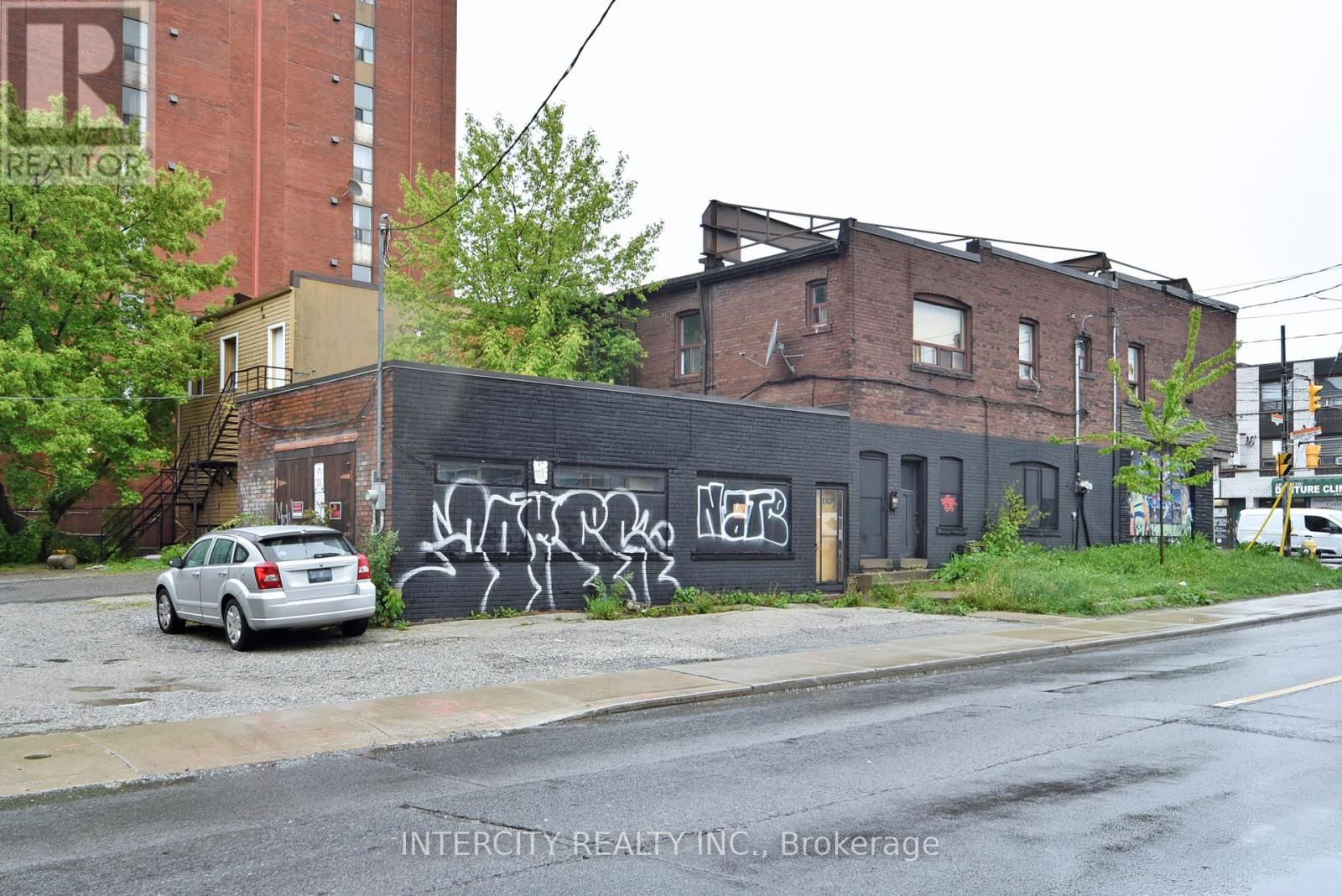 EGLINTON AVENUE WEST Image 13