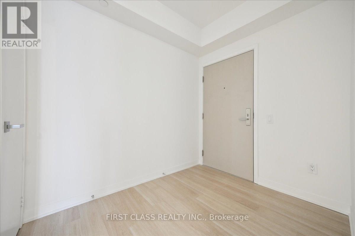 922 - 500 WILSON AVENUE Image 2