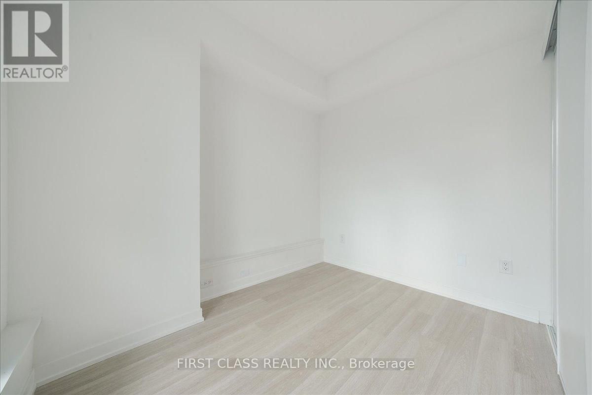 922 - 500 WILSON AVENUE Image 22