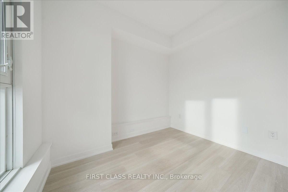 922 - 500 WILSON AVENUE Image 23