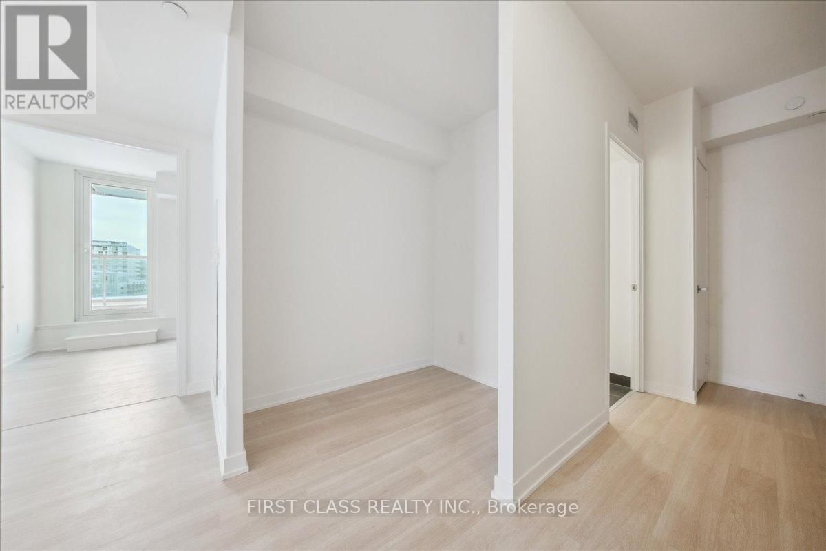 922 - 500 WILSON AVENUE Image 3