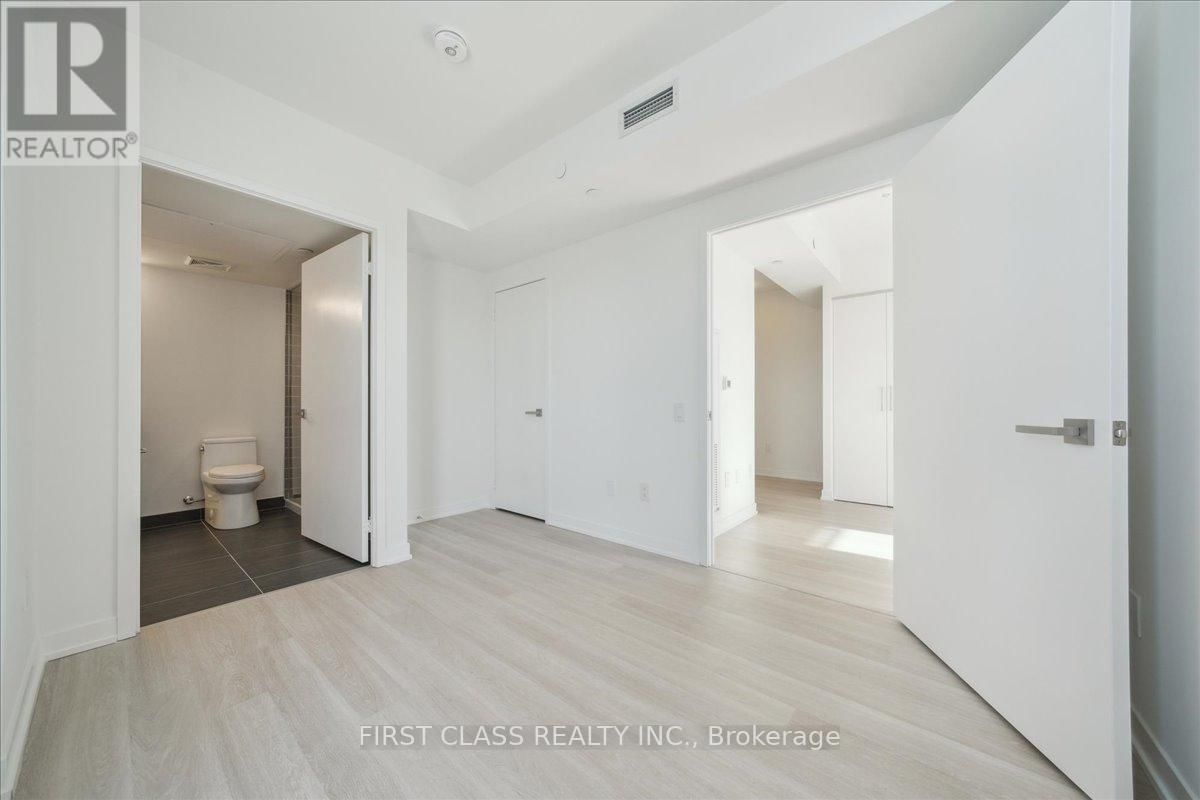 922 - 500 WILSON AVENUE Image 31