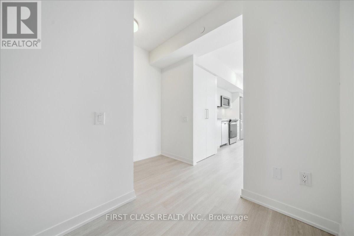 922 - 500 WILSON AVENUE Image 7