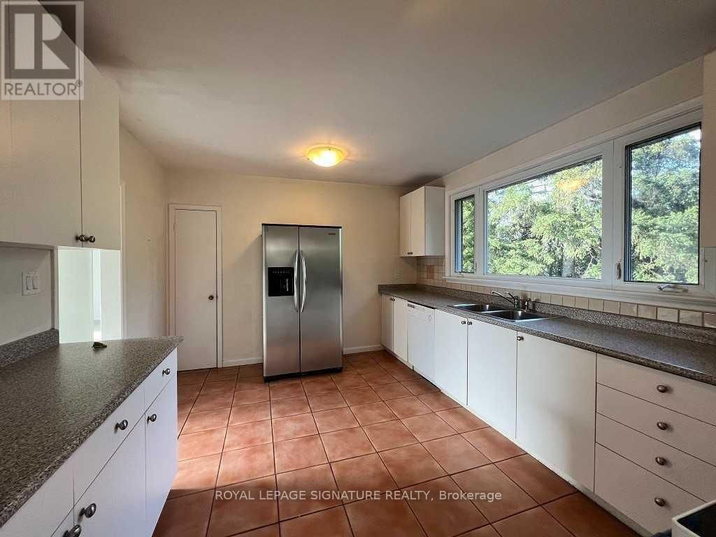 677 CONACHER DRIVE Image 8