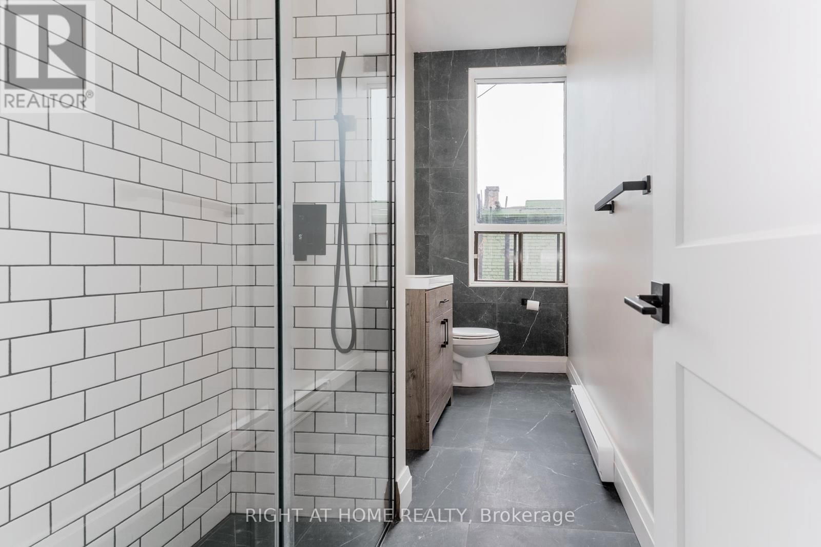 2 - 414 SPADINA AVENUE Image 9