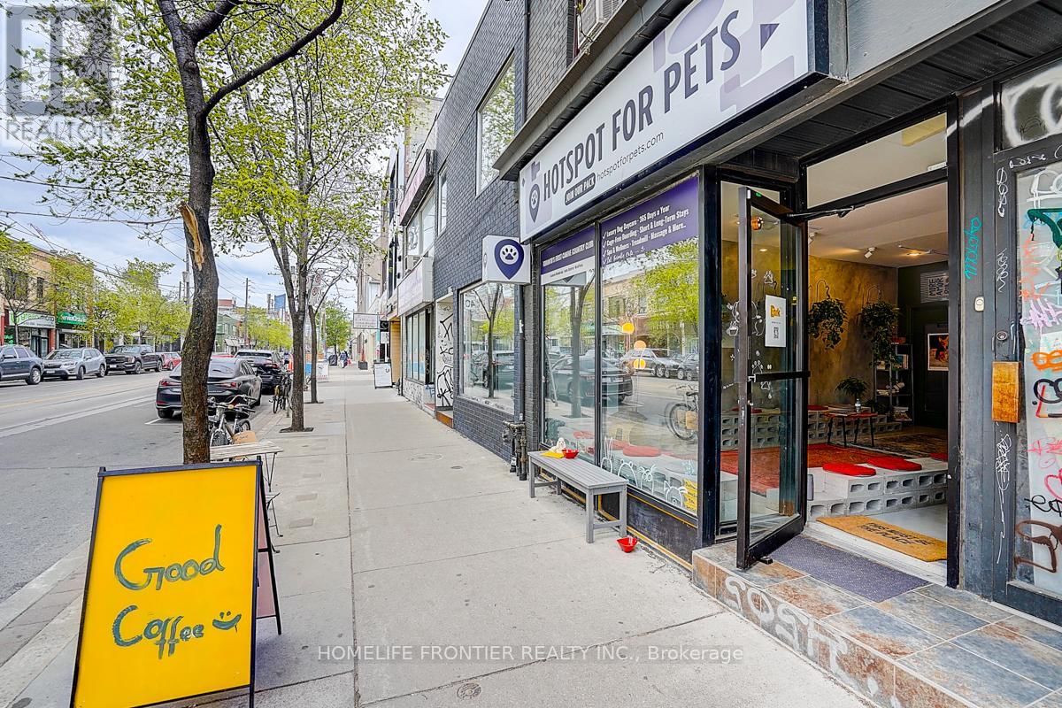 867 DUNDAS STREET WEST Image 2