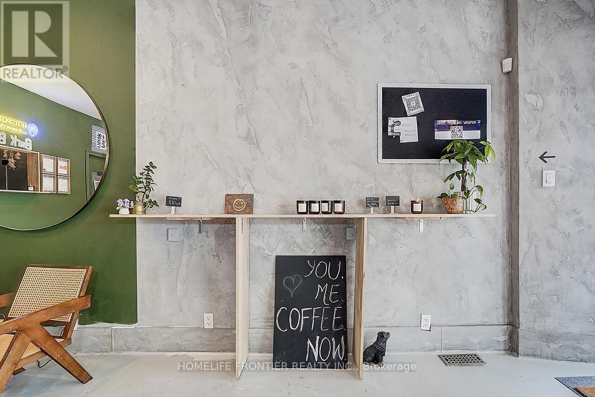 867 DUNDAS STREET WEST Image 6
