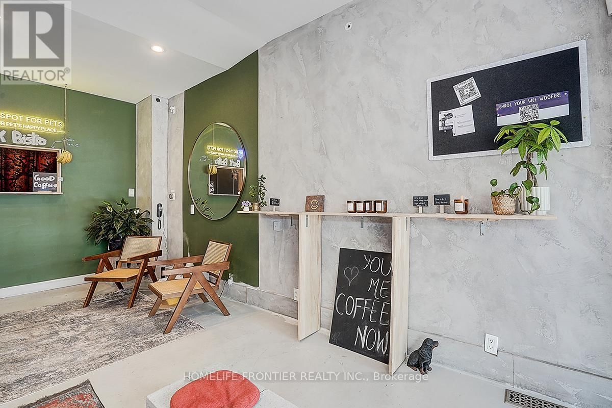 867 DUNDAS STREET WEST Image 7