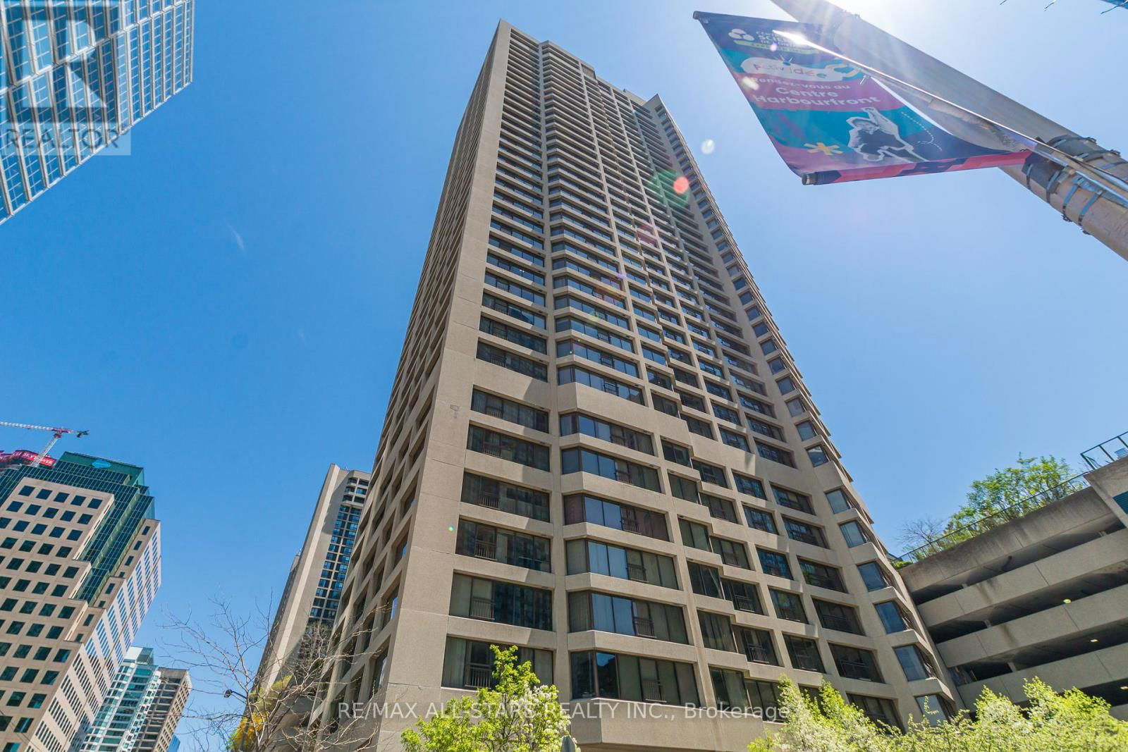 3617 - 55 HARBOUR SQUARE Image 1