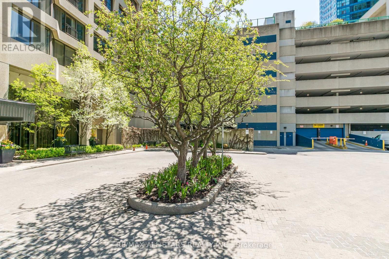 3617 - 55 HARBOUR SQUARE Image 33