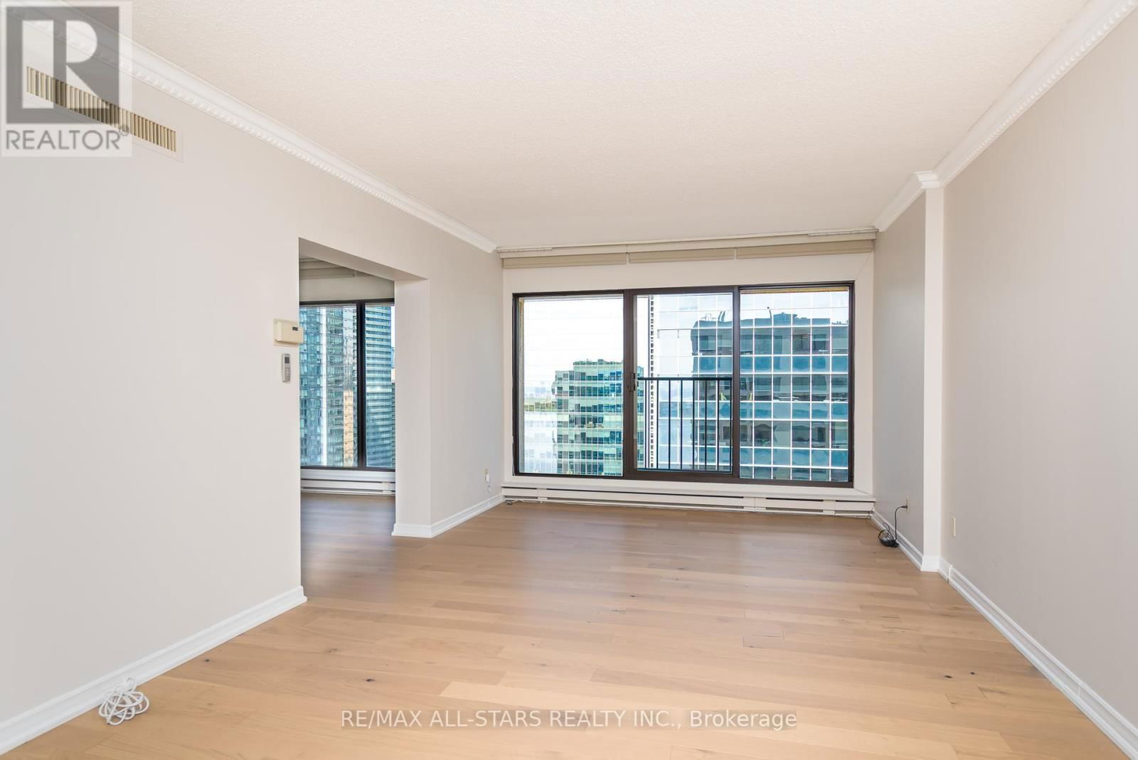 3617 - 55 HARBOUR SQUARE Image 6