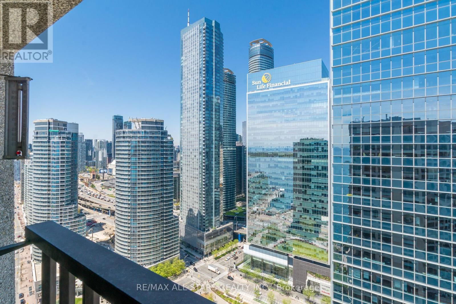 3617 - 55 HARBOUR SQUARE Image 9