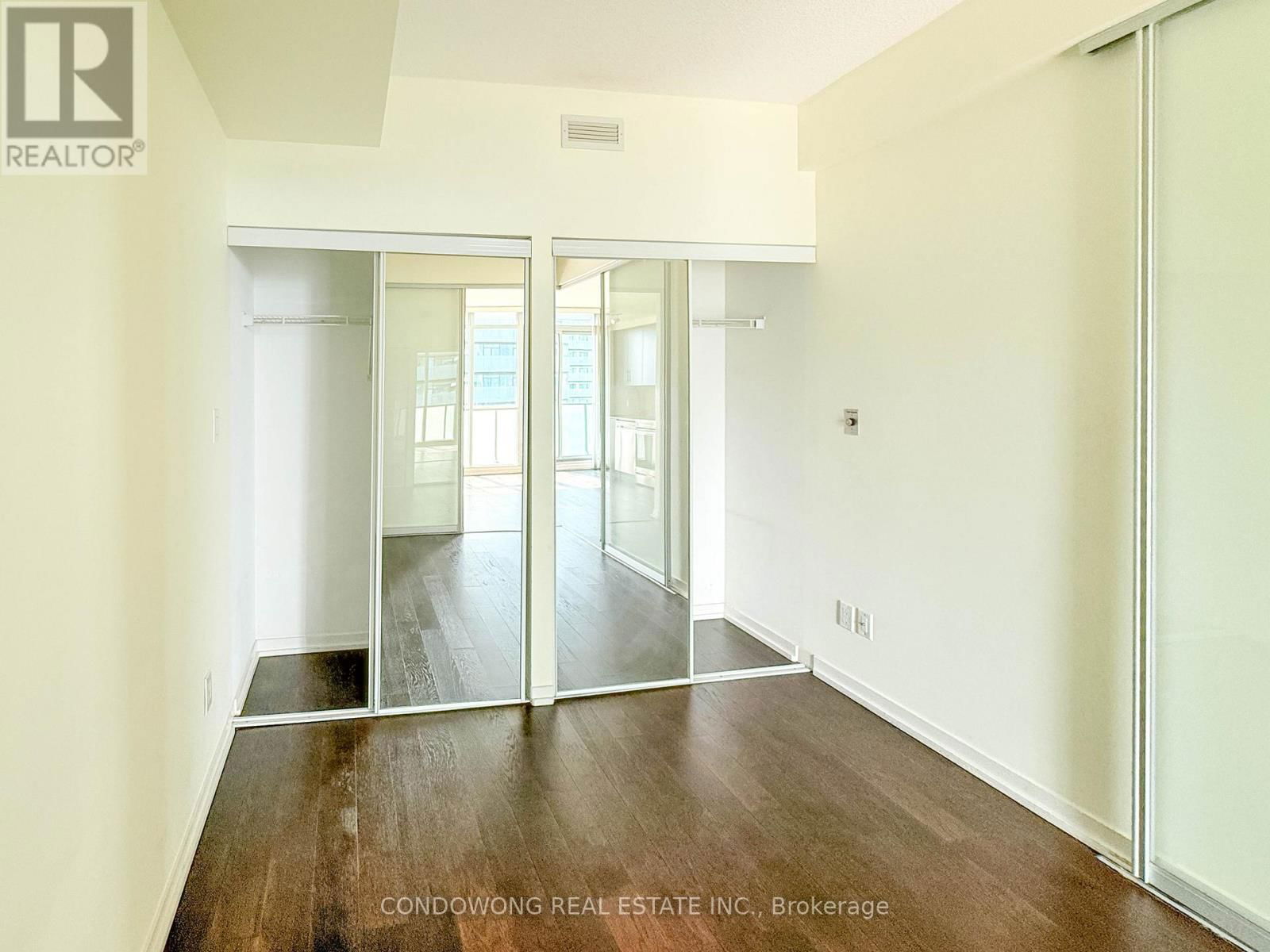 2611 - 55 BREMNER BOULEVARD Image 10