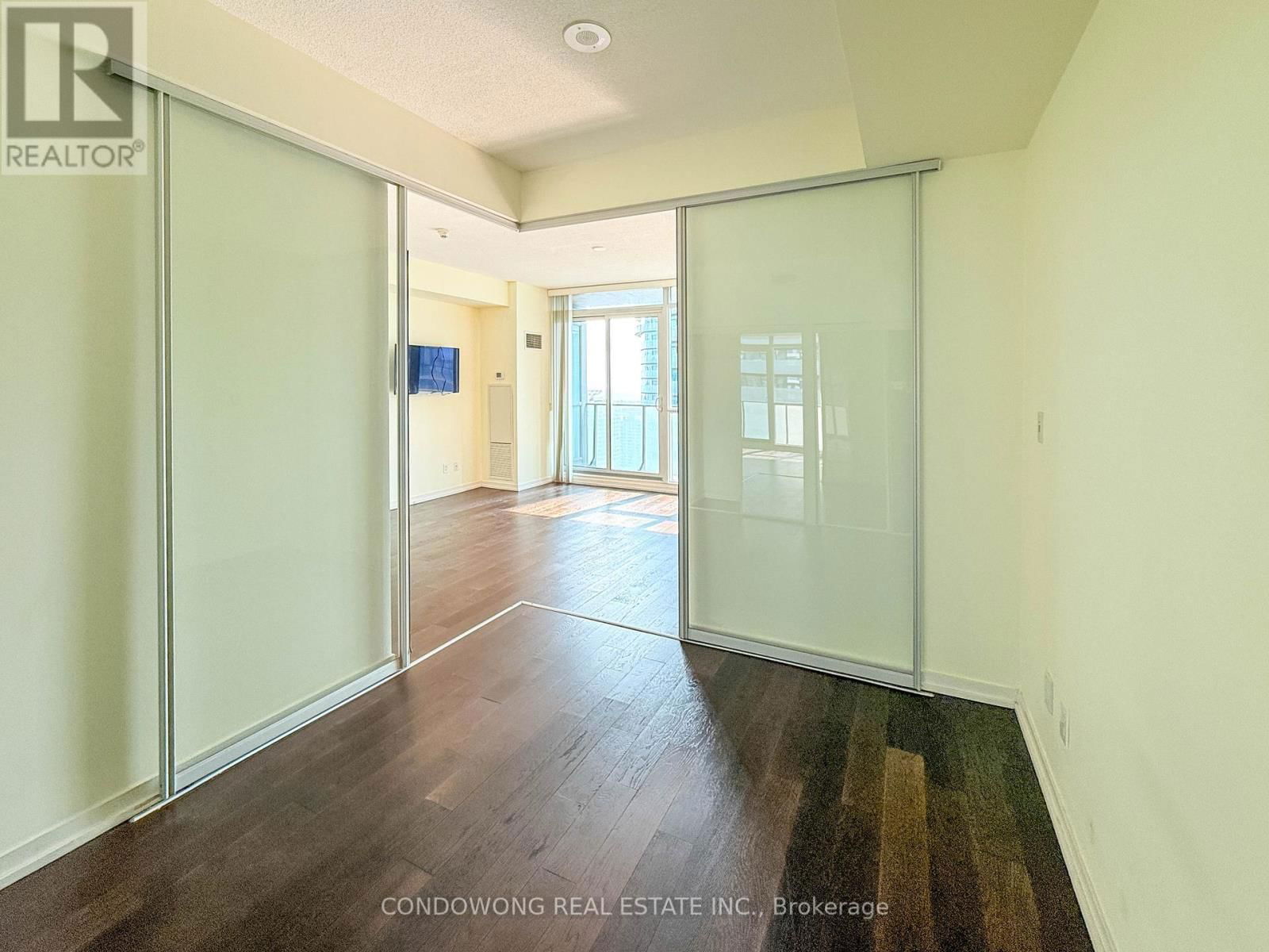 2611 - 55 BREMNER BOULEVARD Image 11