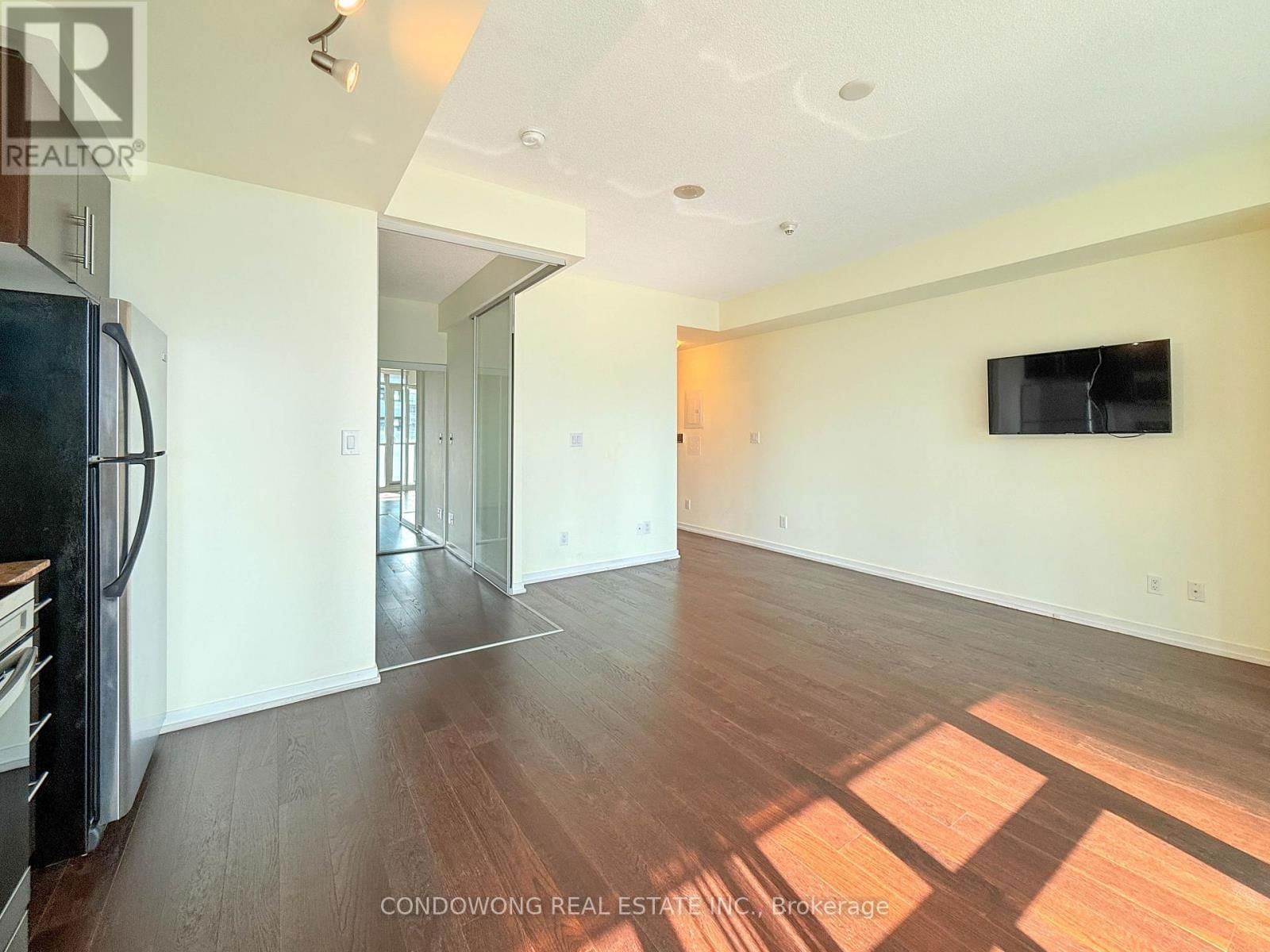 2611 - 55 BREMNER BOULEVARD Image 8