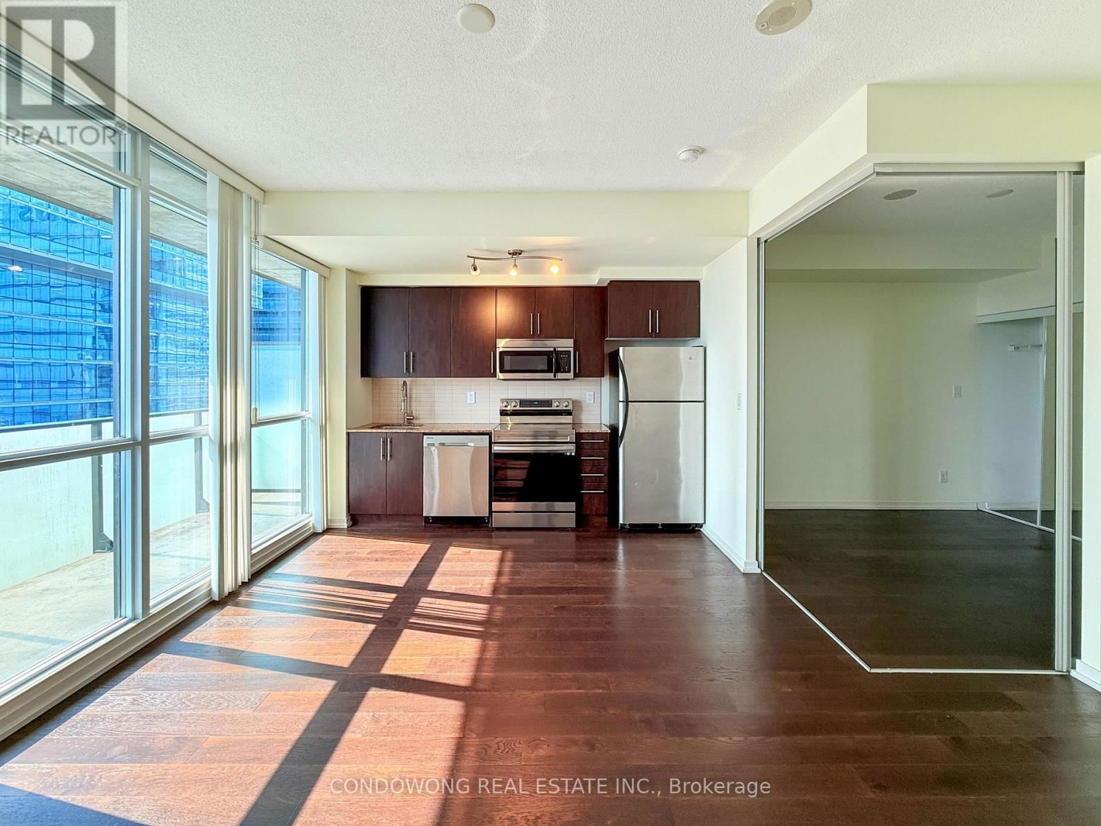2611 - 55 BREMNER BOULEVARD Image 9