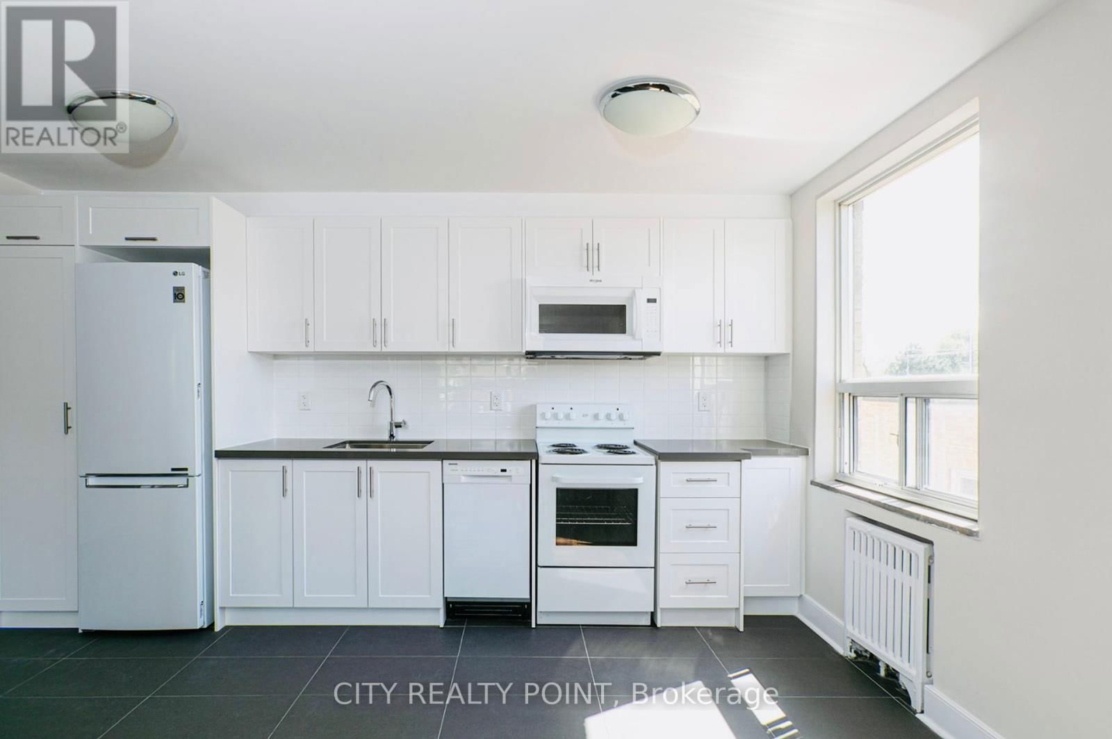 206 - 990 AVENUE ROAD Image 3