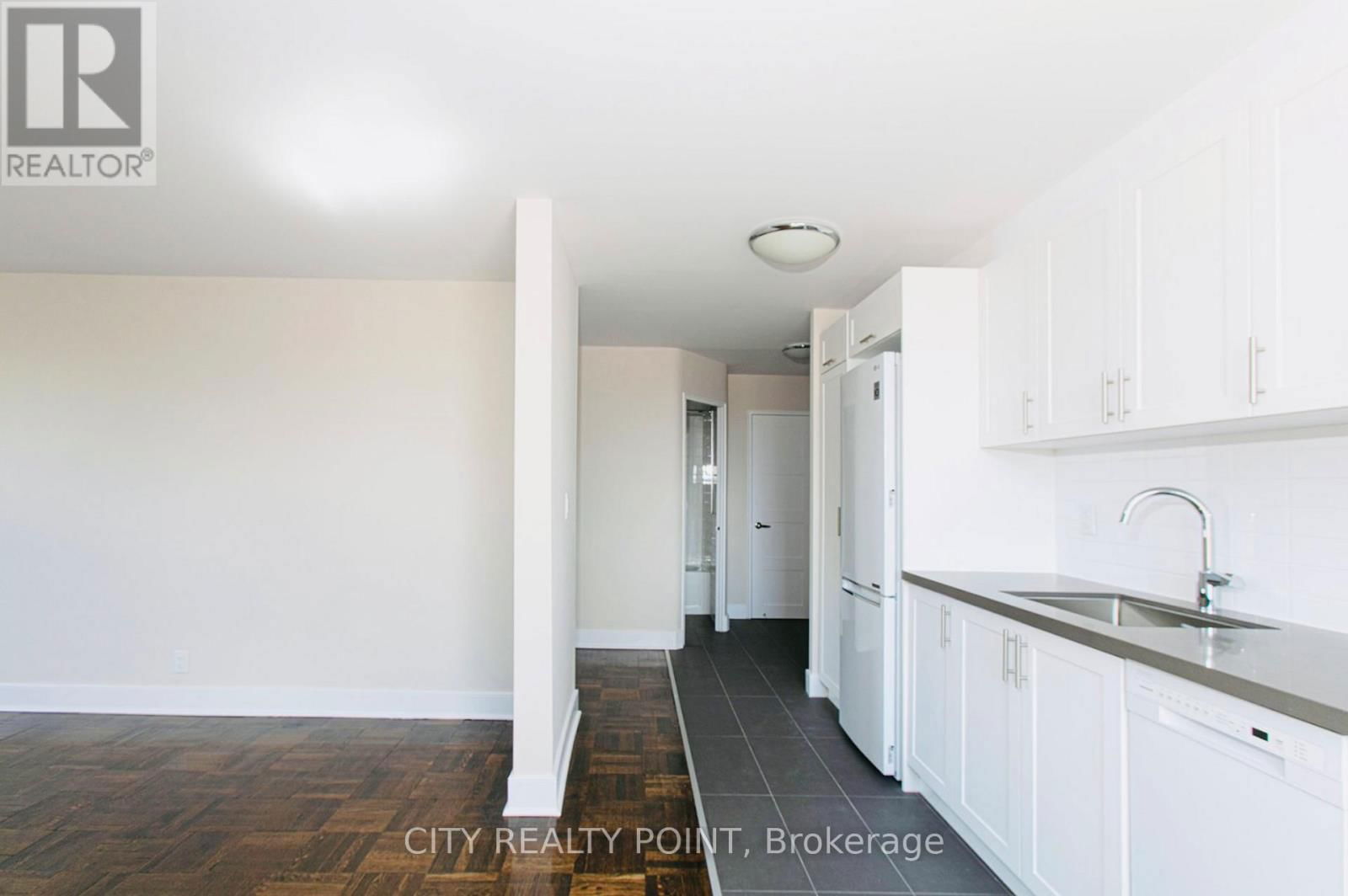 206 - 990 AVENUE ROAD Image 4