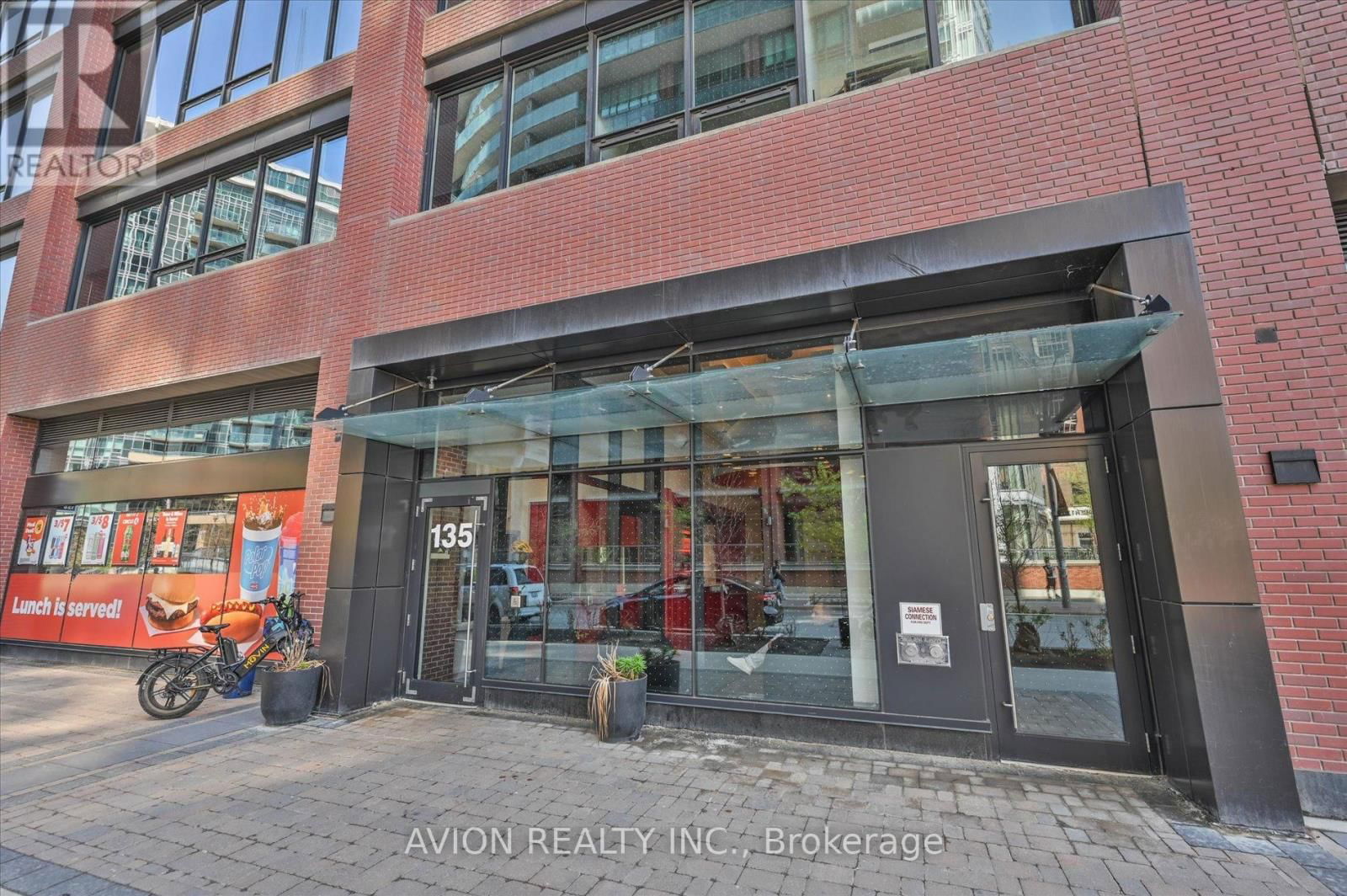 2609 - 135 EAST LIBERTY STREET Image 33