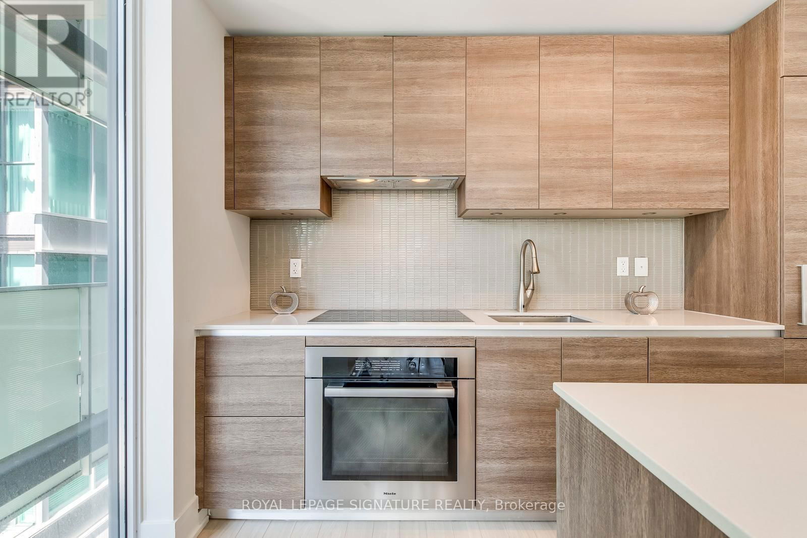 401 - 200 BLOOR STREET WEST Image 13