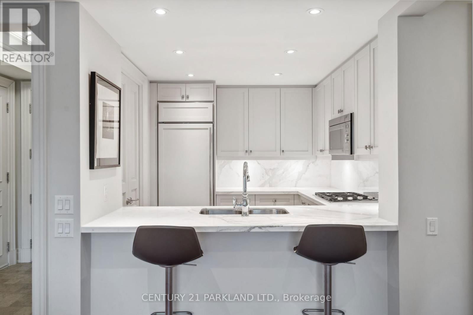 409 - 155 ST CLAIR AVENUE WEST Image 11