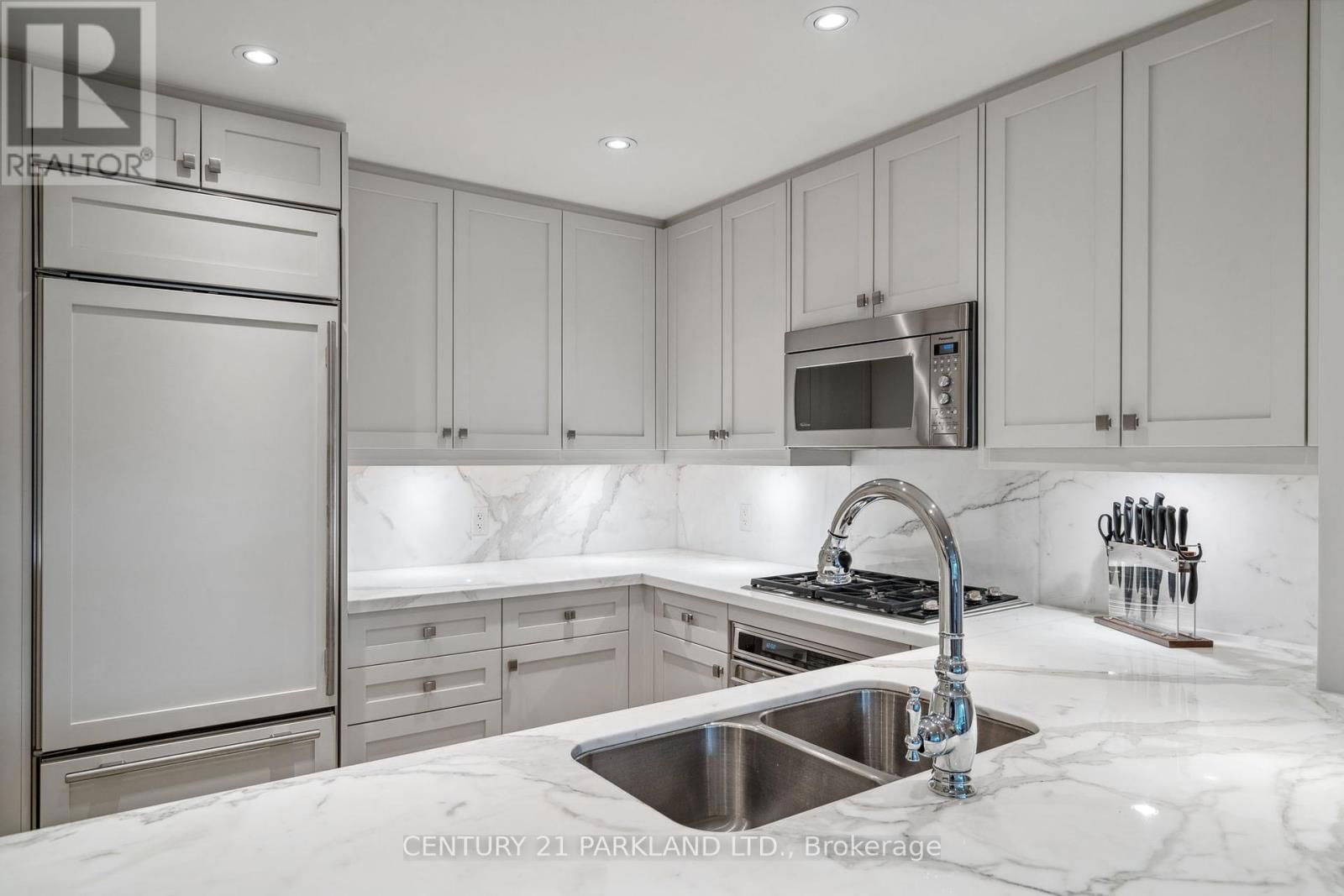 409 - 155 ST CLAIR AVENUE WEST Image 13