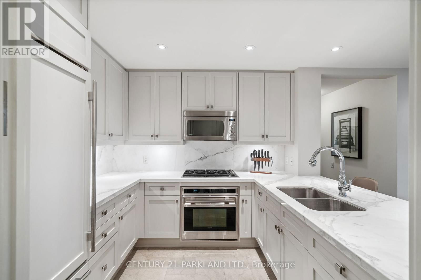 409 - 155 ST CLAIR AVENUE WEST Image 14