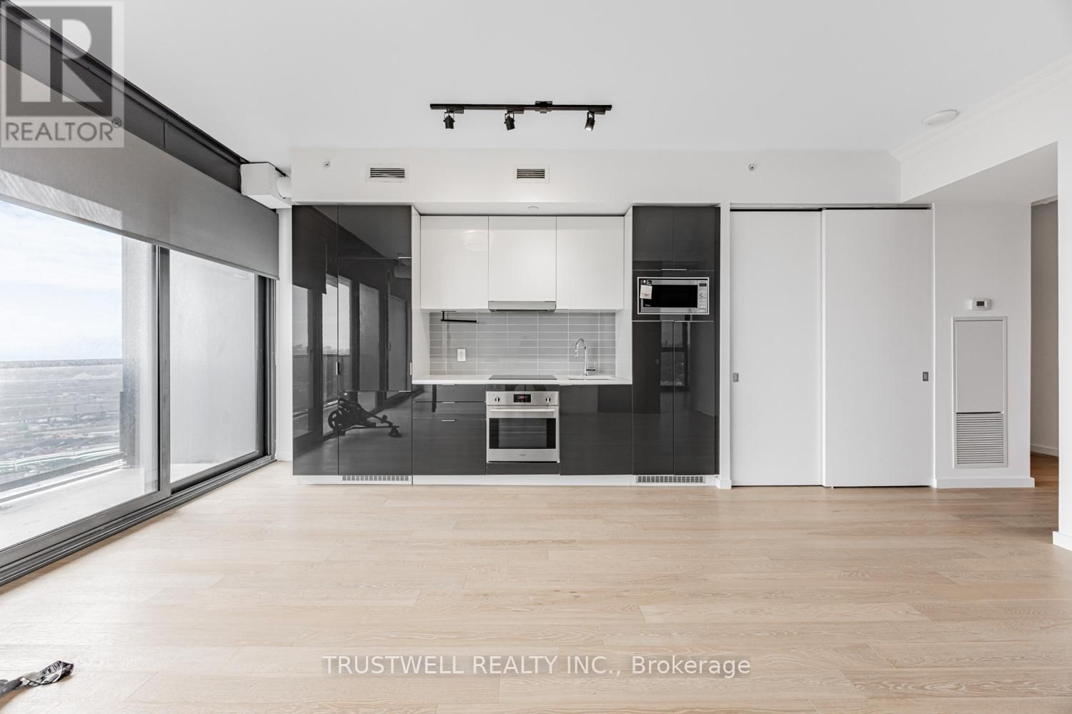 2507 - 170 BAYVIEW AVENUE Image 10