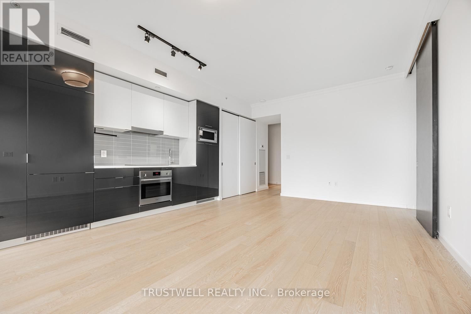 2507 - 170 BAYVIEW AVENUE Image 11