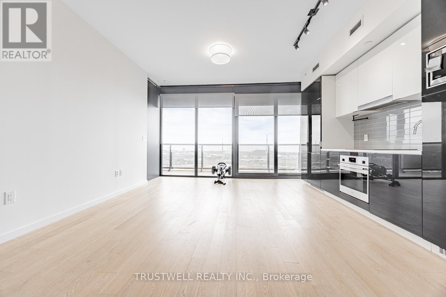 2507 - 170 BAYVIEW AVENUE Image 12