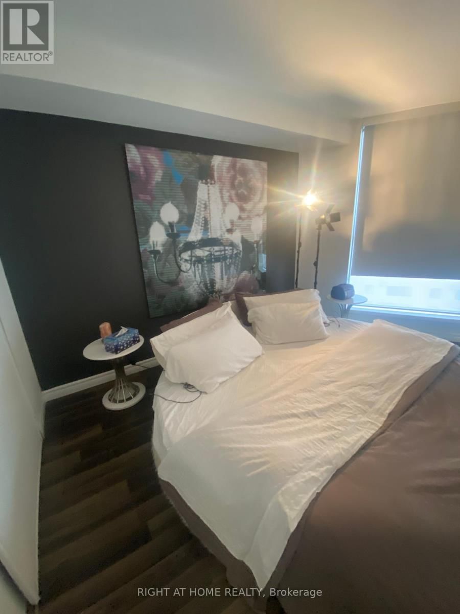 3008 - 270 QUEENS QUAY WEST Image 17