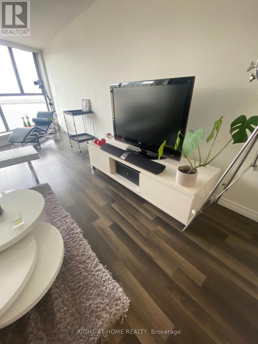 3008 - 270 QUEENS QUAY WEST Image 19
