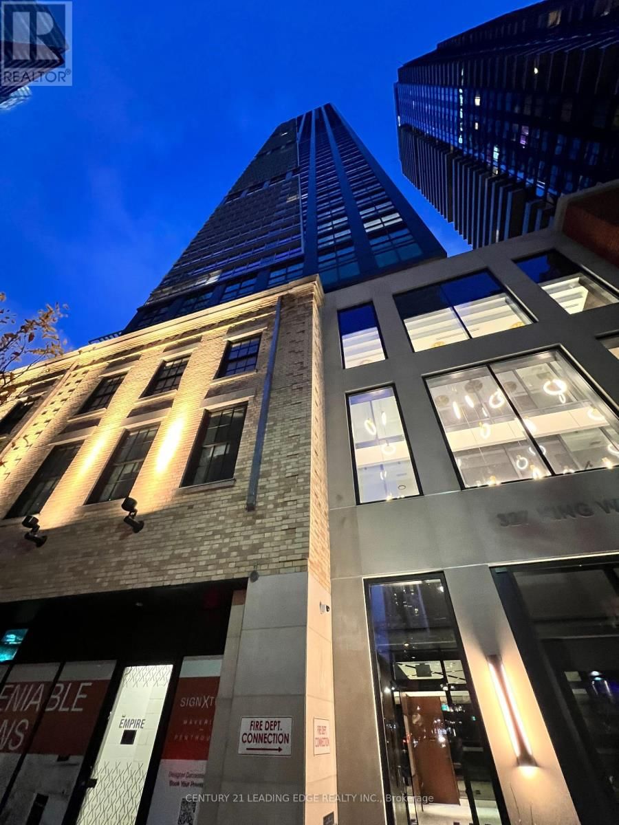 3804 - 327 KING STREET WEST Image 22