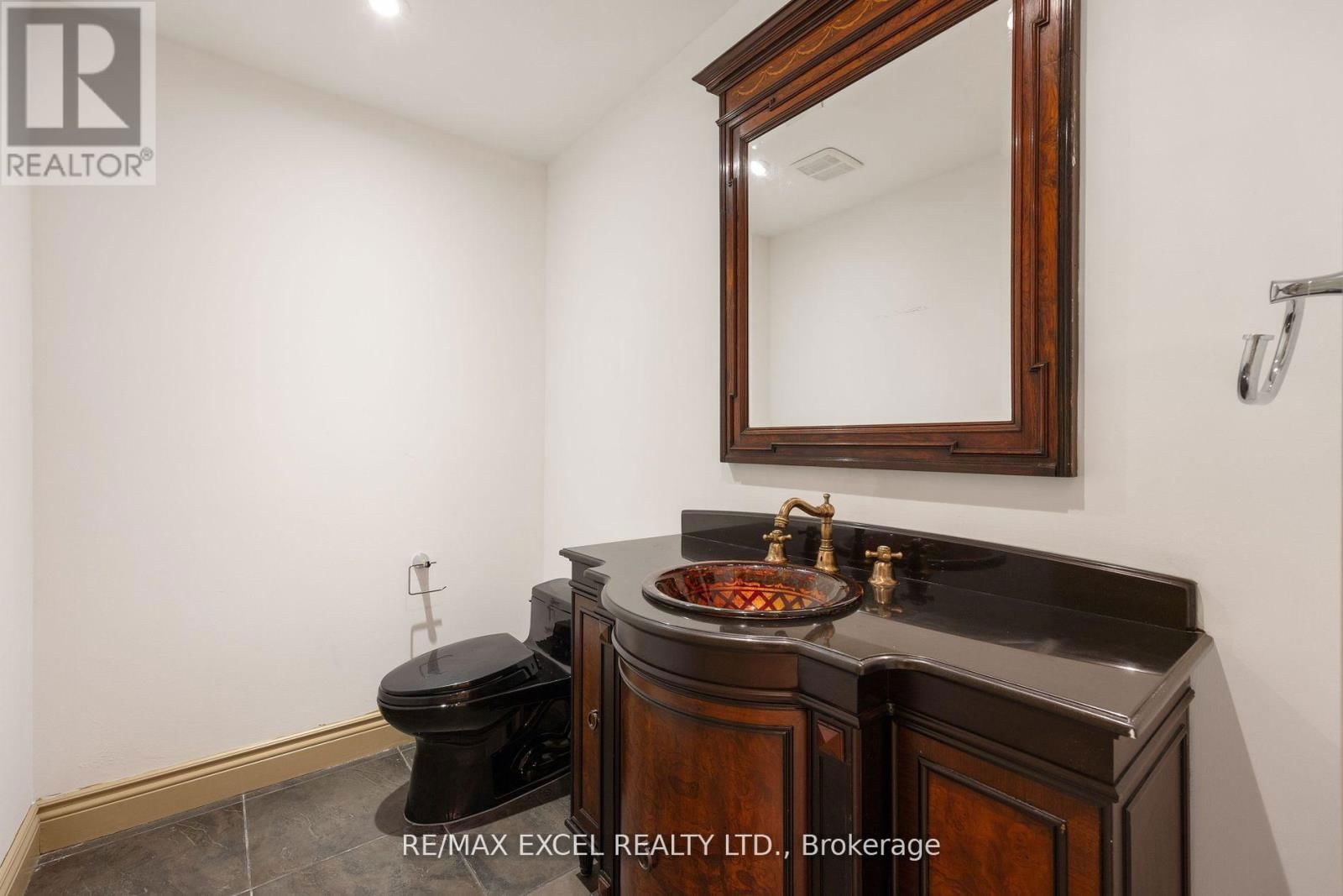 62 WIMPOLE DRIVE Image 35