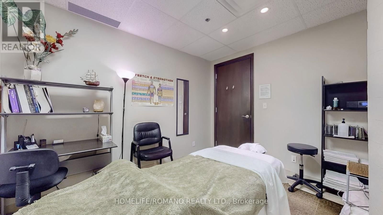 C3 - 800 SHEPPARD AVENUE WEST Image 14