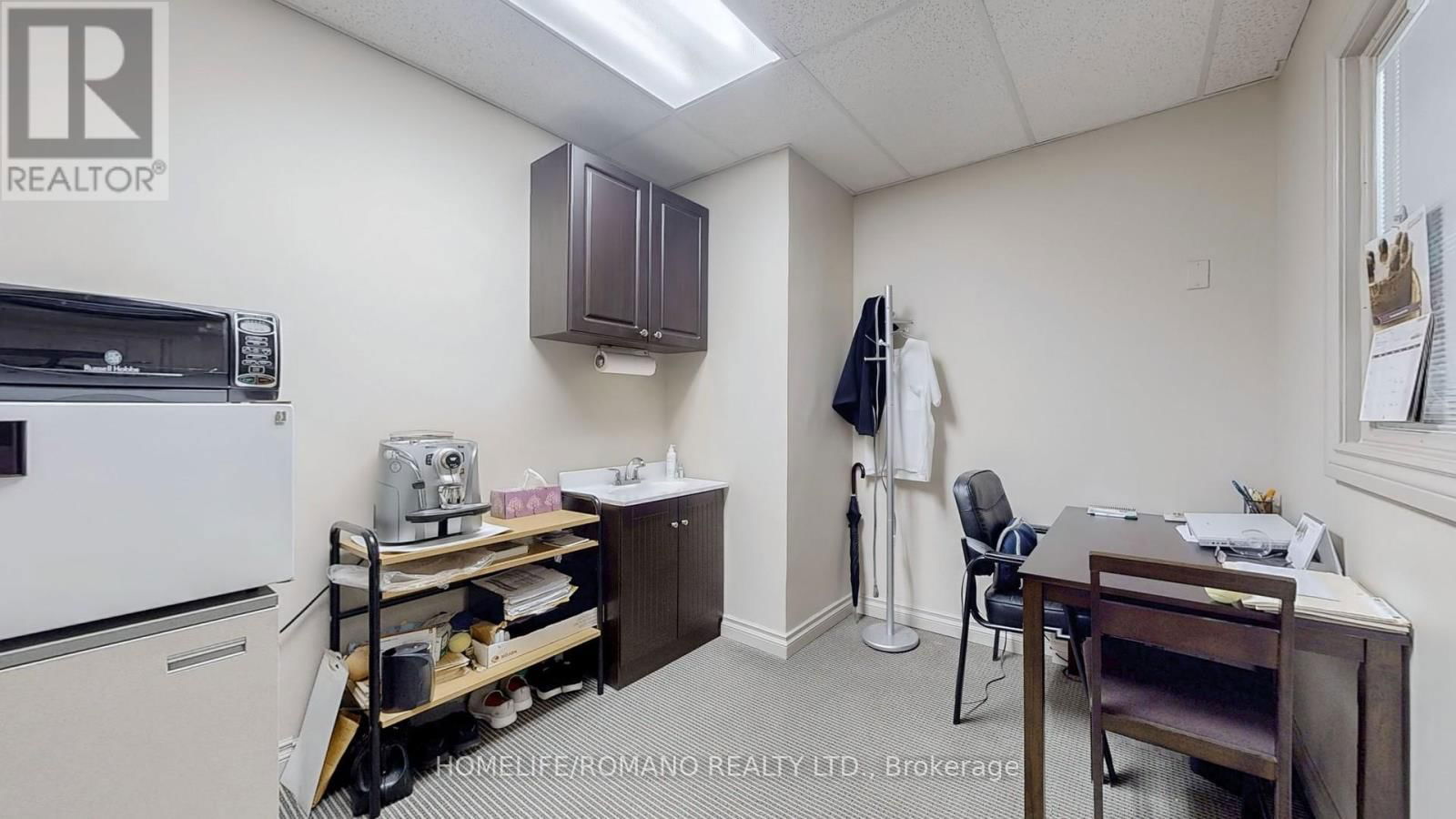 C3 - 800 SHEPPARD AVENUE WEST Image 21