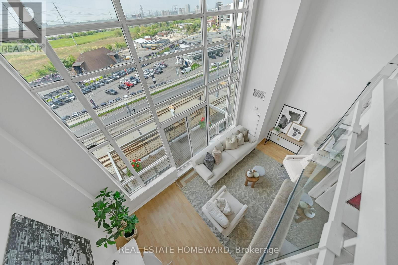 812 - 1720 EGLINTON AVENUE EAST Image 4