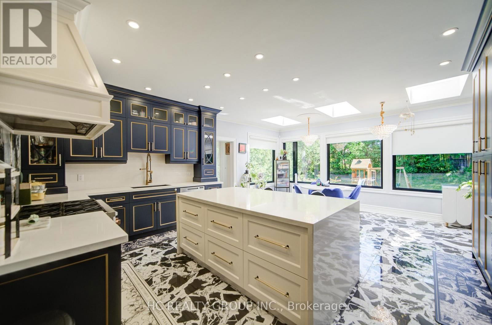 156 BURBANK DRIVE Image 11