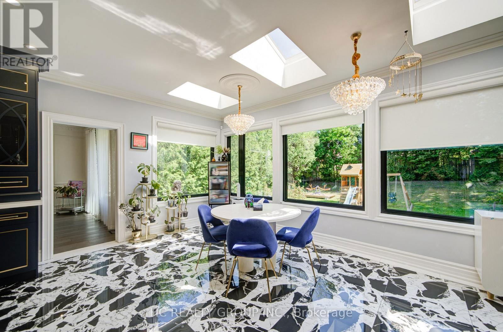 156 BURBANK DRIVE Image 14