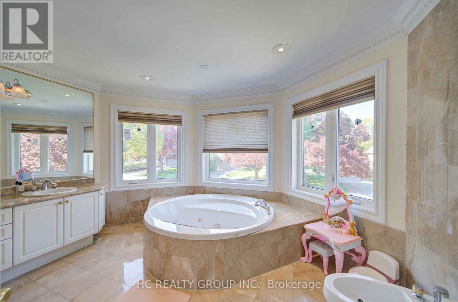156 BURBANK DRIVE Image 21