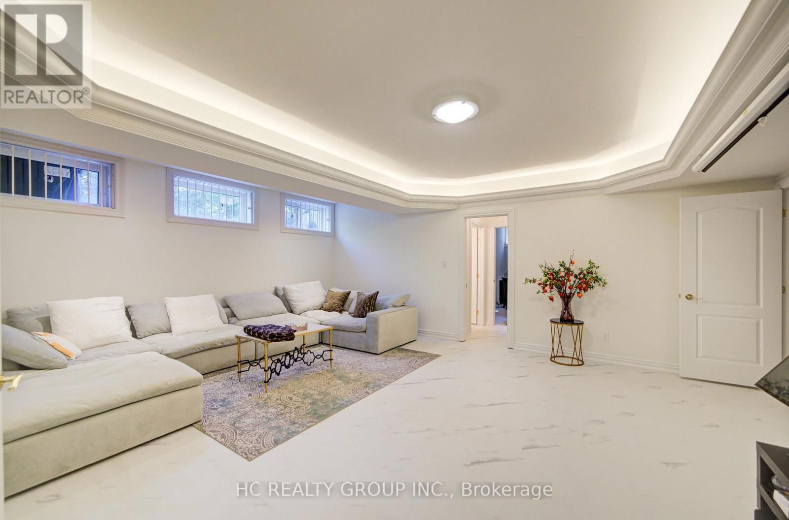 156 BURBANK DRIVE Image 23