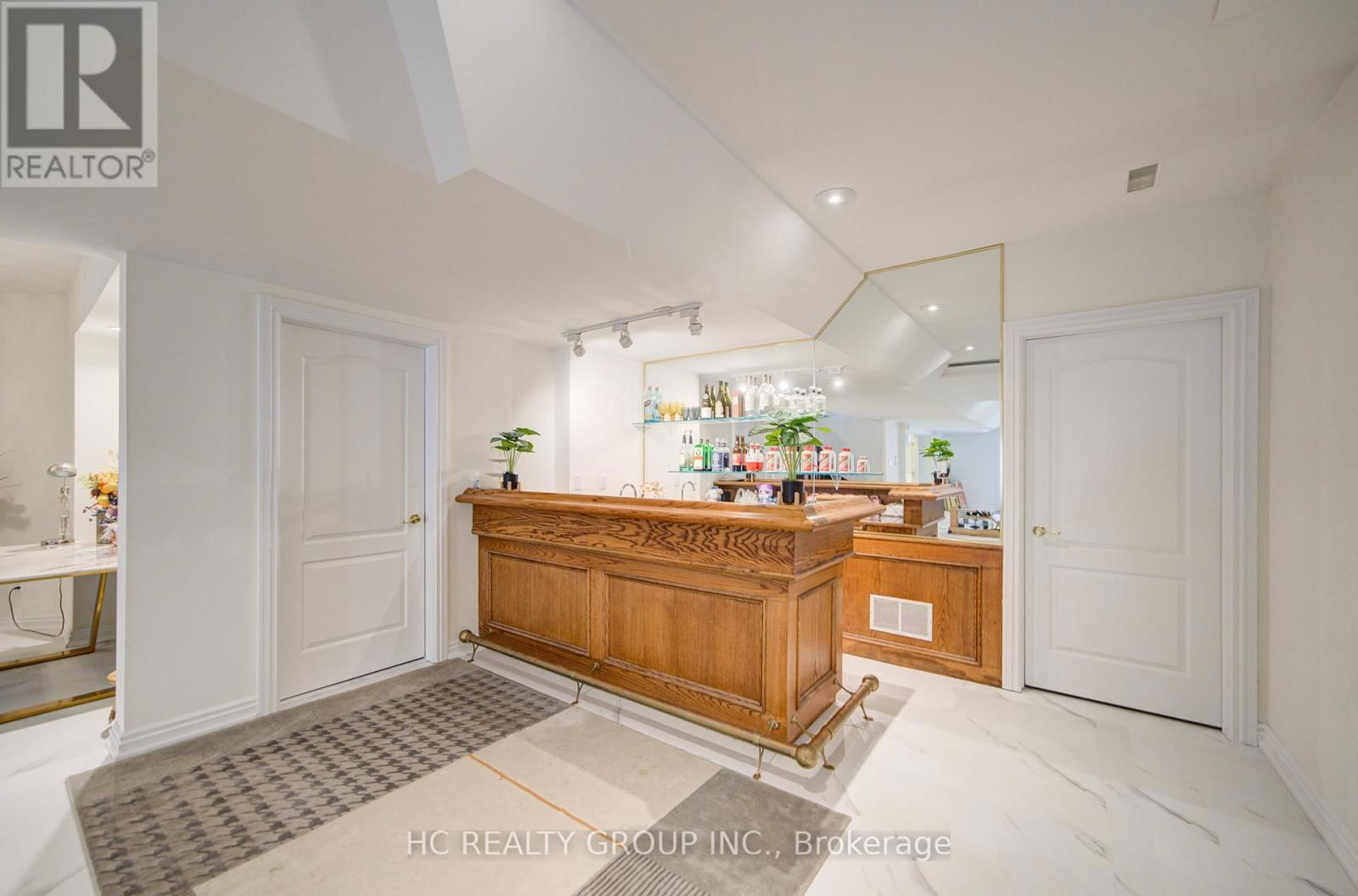 156 BURBANK DRIVE Image 24
