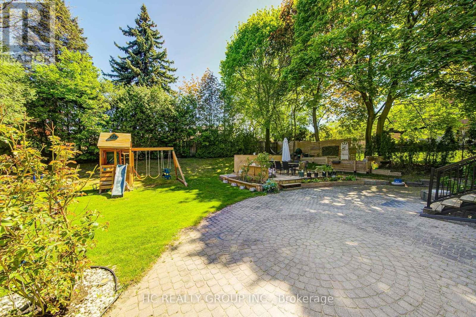 156 BURBANK DRIVE Image 28