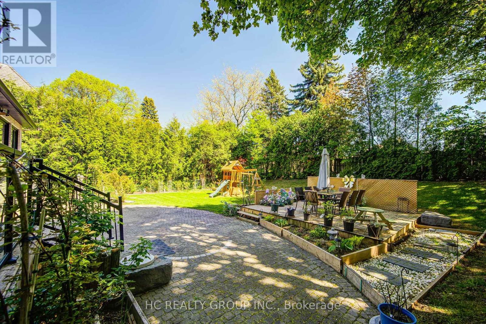 156 BURBANK DRIVE Image 29